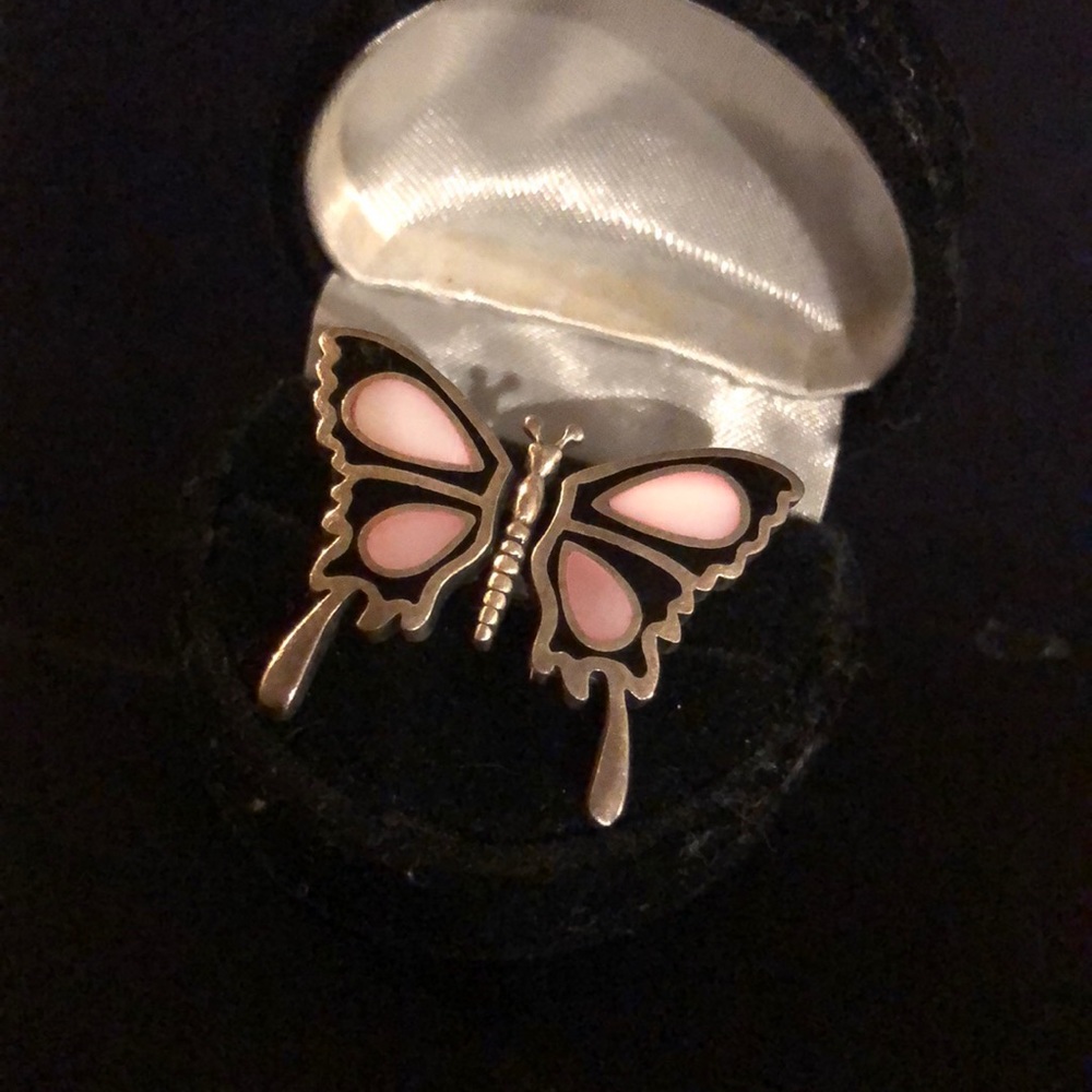 Butterfly ring